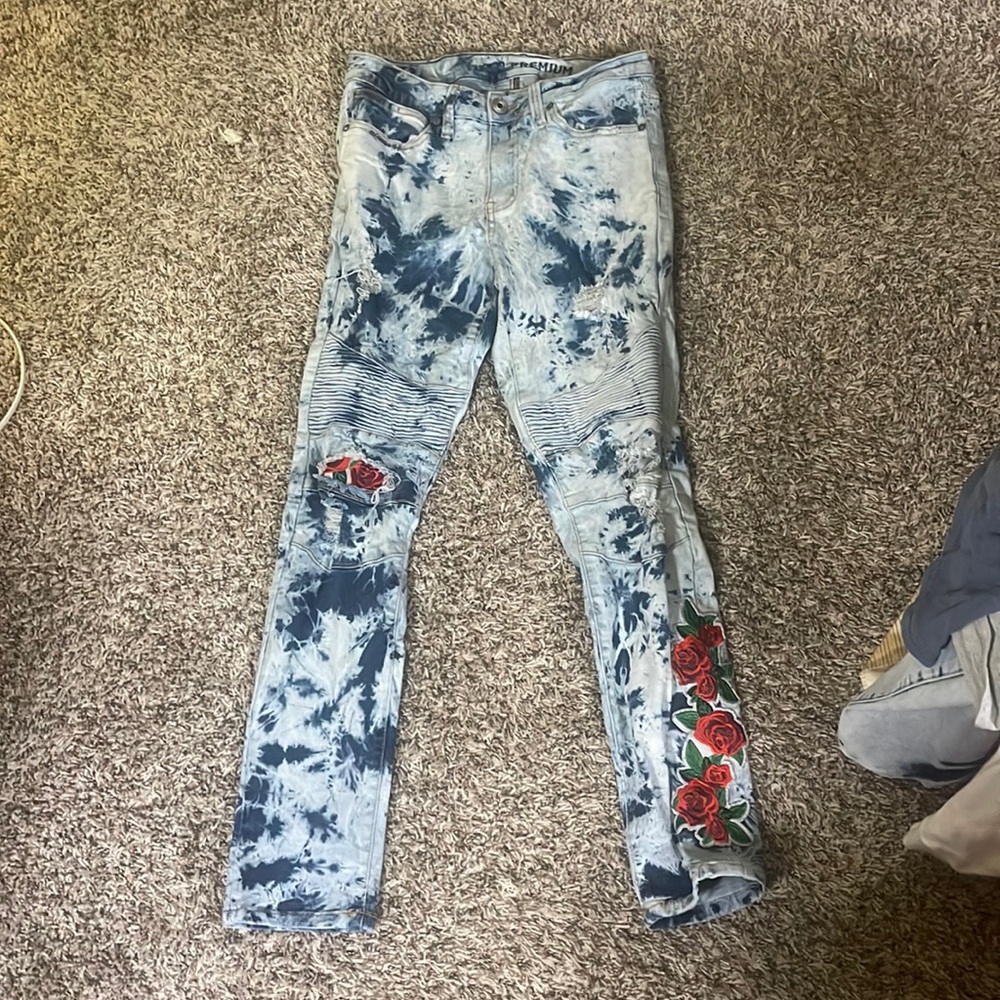 Blue jeans w/ rose patch